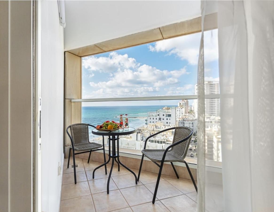 Go To Apartments In Leonardo Bat Yam Room photo
