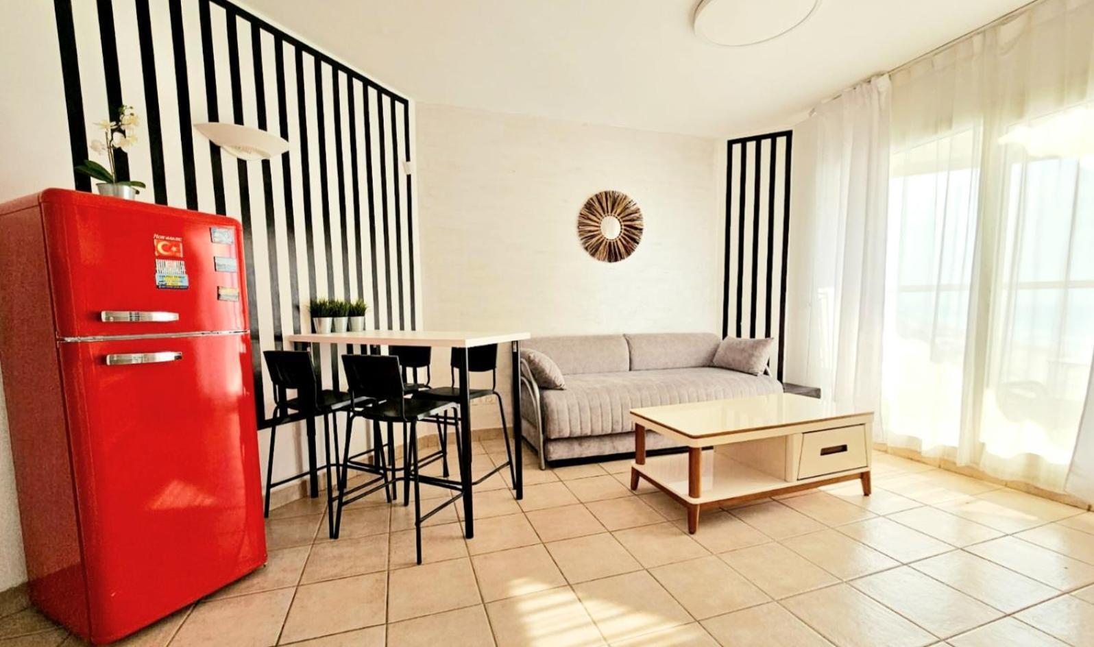 Go To Apartments In Leonardo Bat Yam Room photo