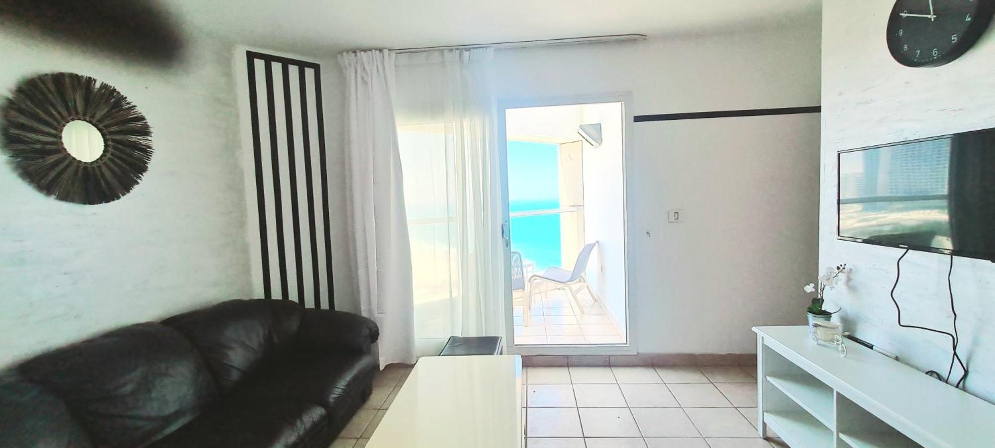 Go To Apartments In Leonardo Bat Yam Room photo
