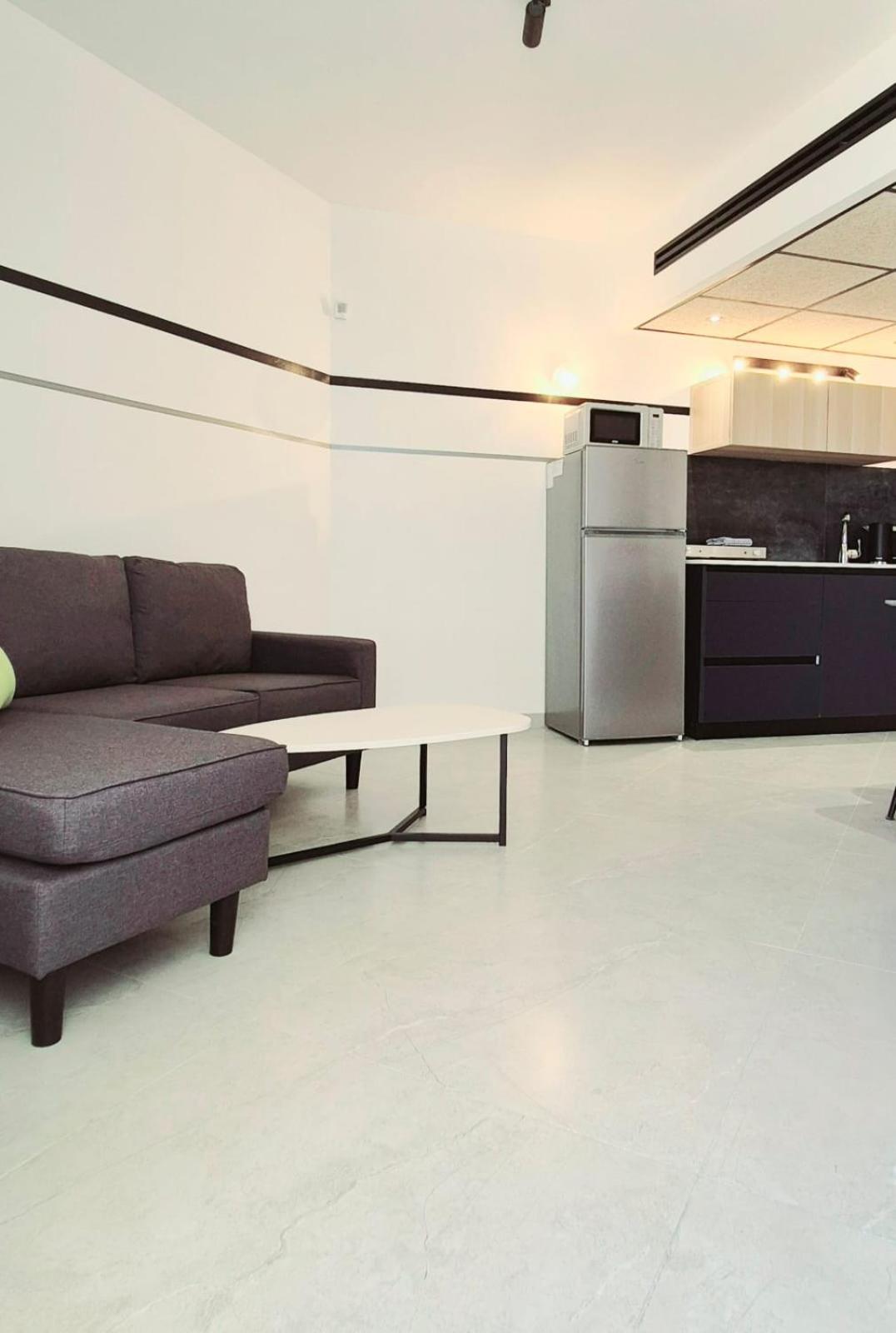 Go To Apartments In Leonardo Bat Yam Room photo