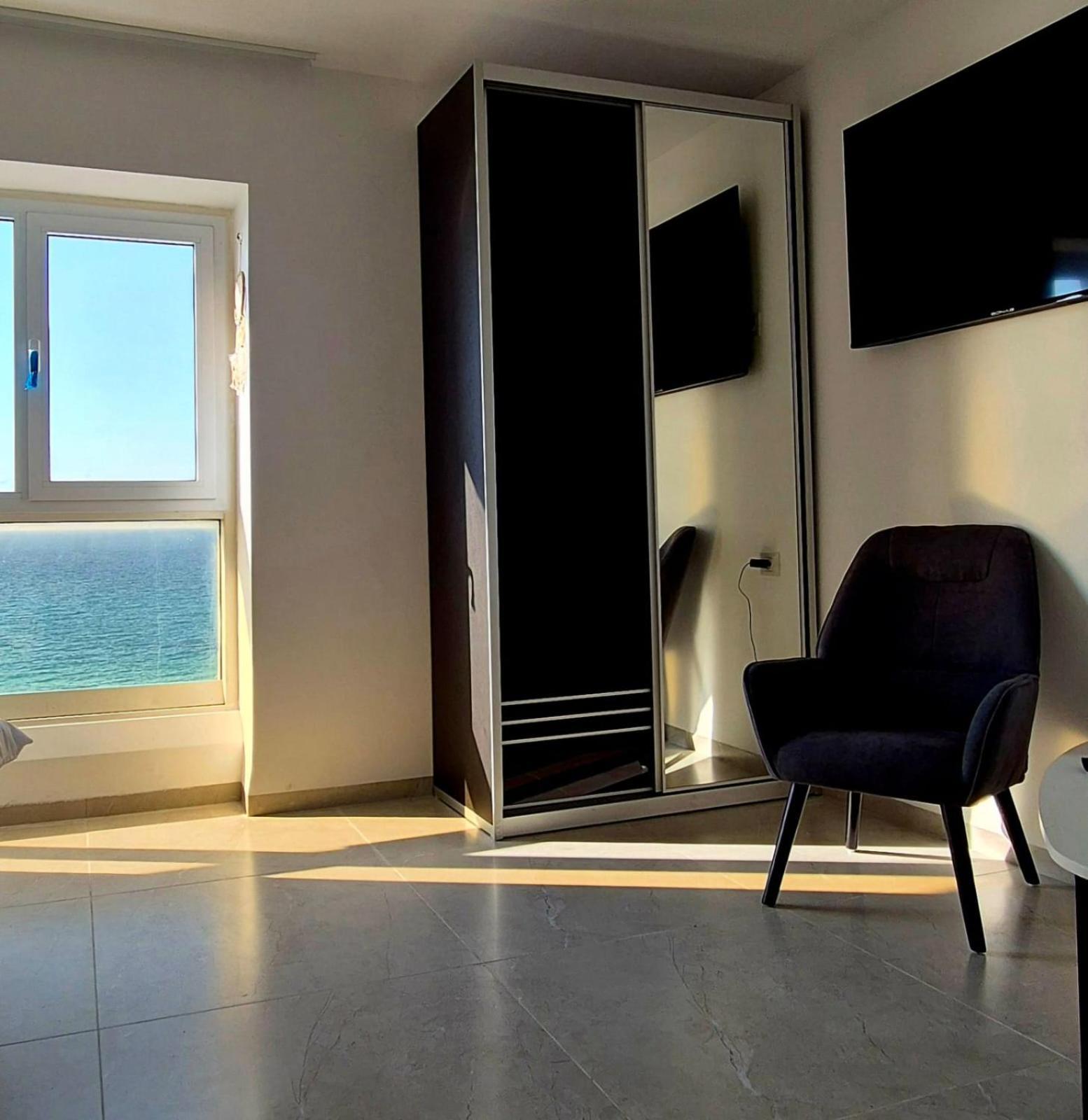 Go To Apartments In Leonardo Bat Yam Room photo