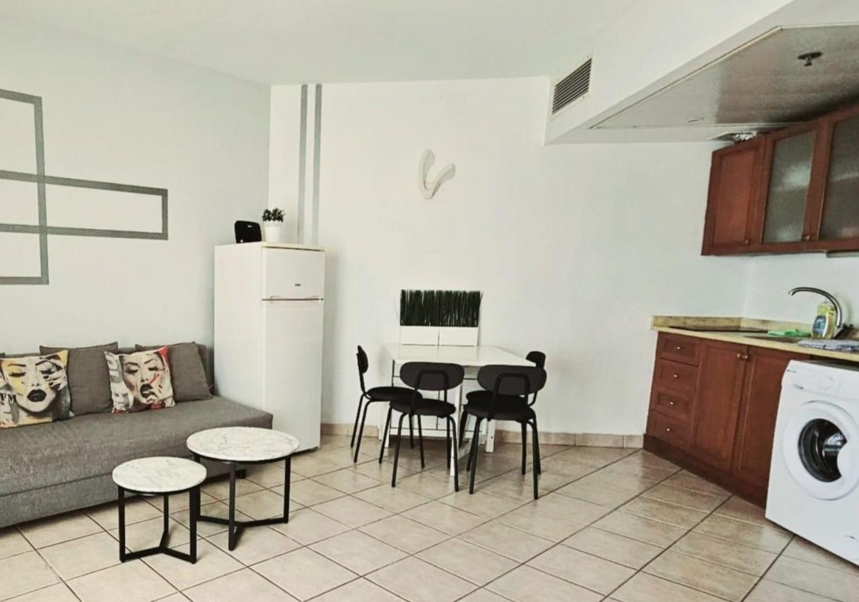 Go To Apartments In Leonardo Bat Yam Room photo